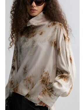 The Front Row Shop Fur Print Top, size Small